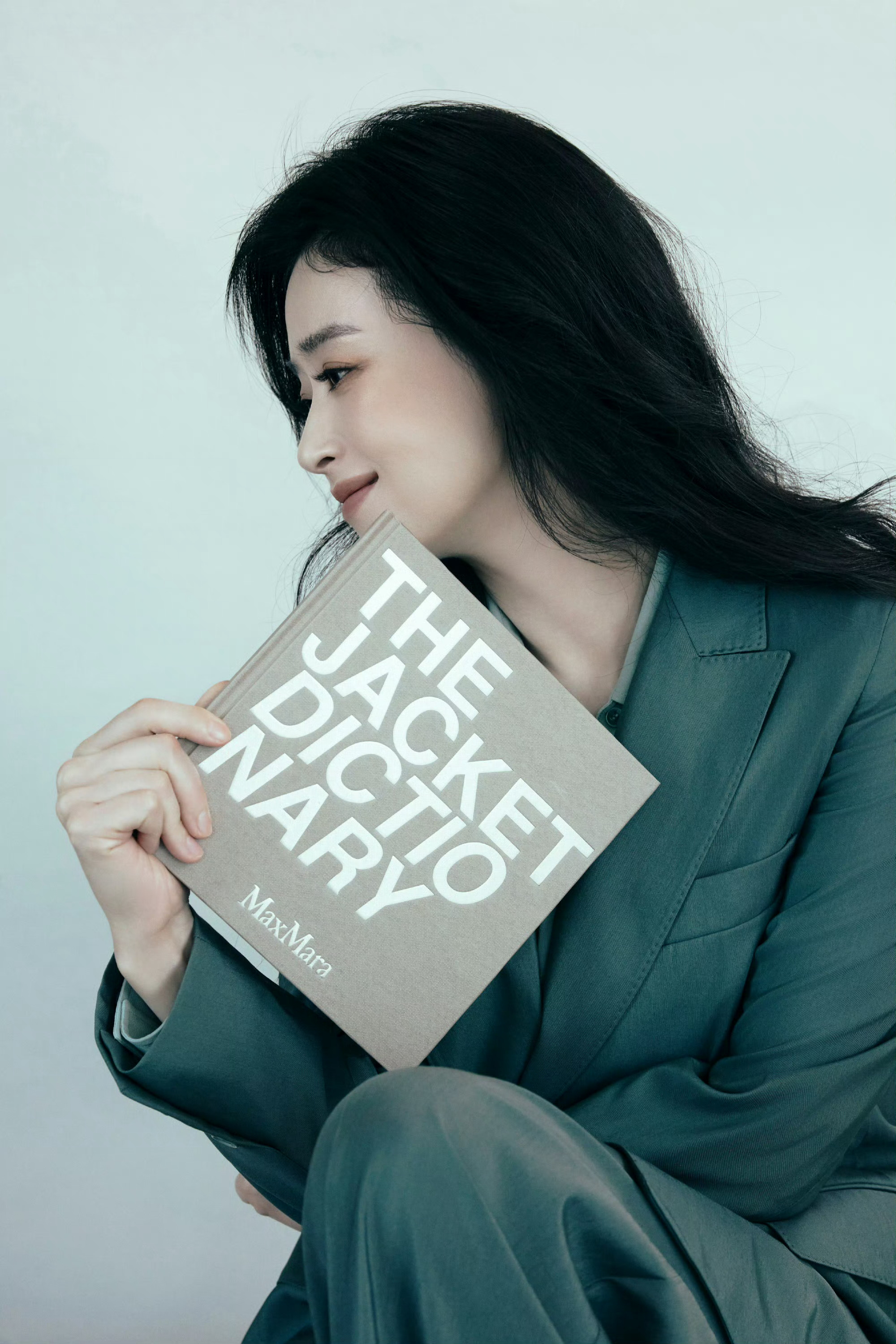 蒋欣演绎不被定义的女性力量MaxMara2026春夏 