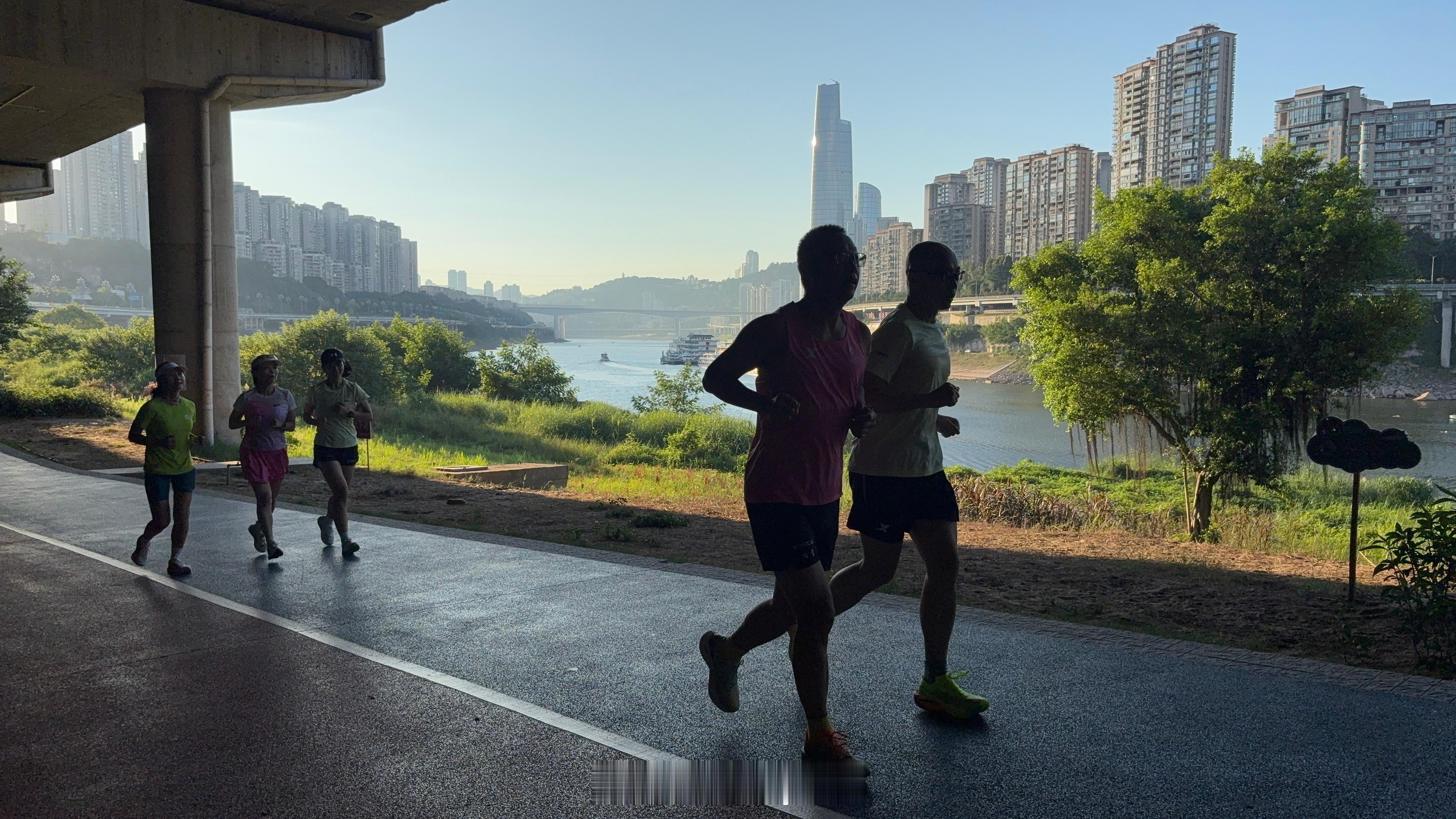 跑步 想晒就晒，不想晒就不晒——北滨路跑步就是这样安逸运动就是坚持跑步运动打卡 