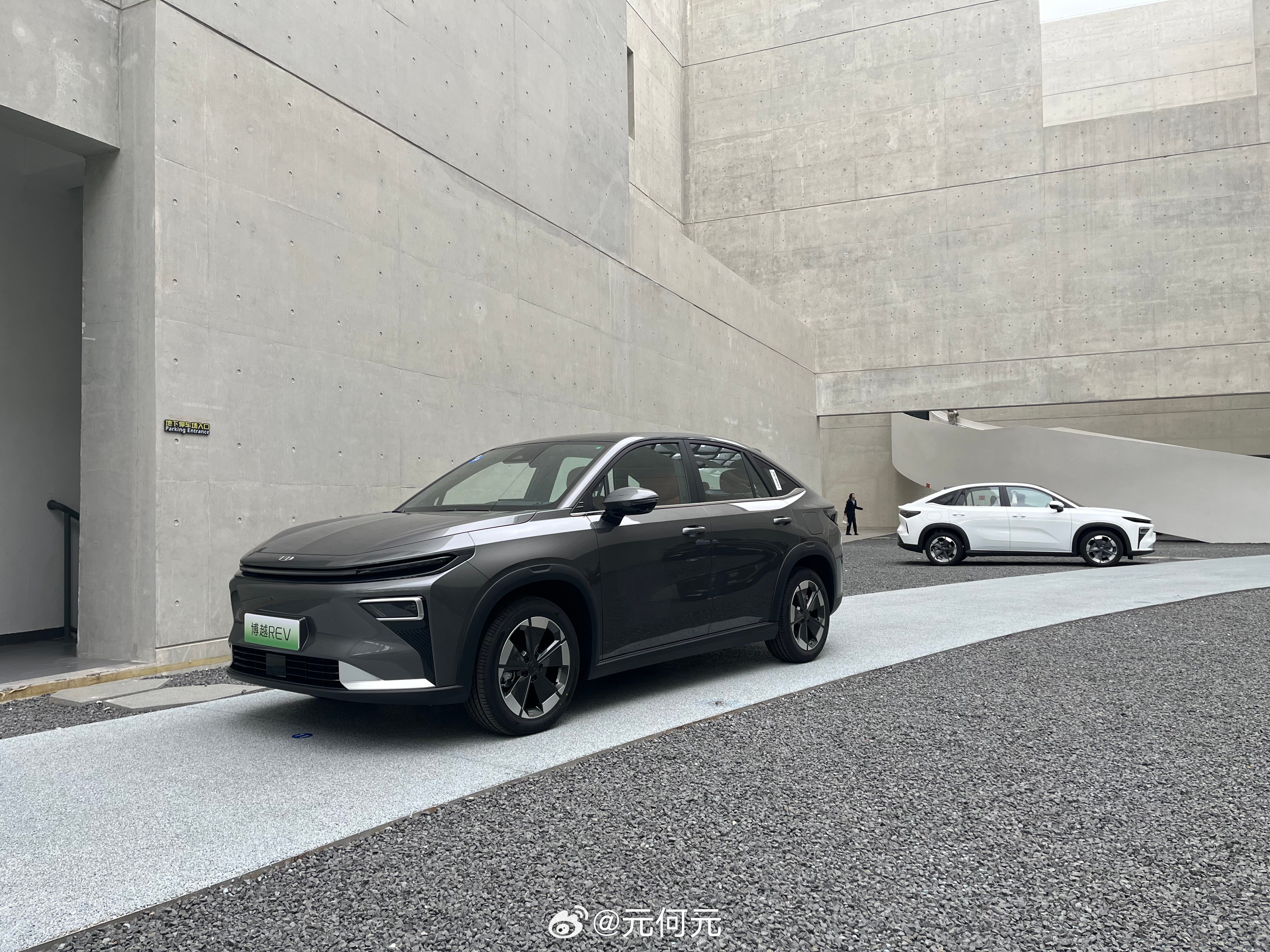 吉利博越REV预售价，12.79万元起。吉利偷偷摸摸走量的车型，这次“增程”之后