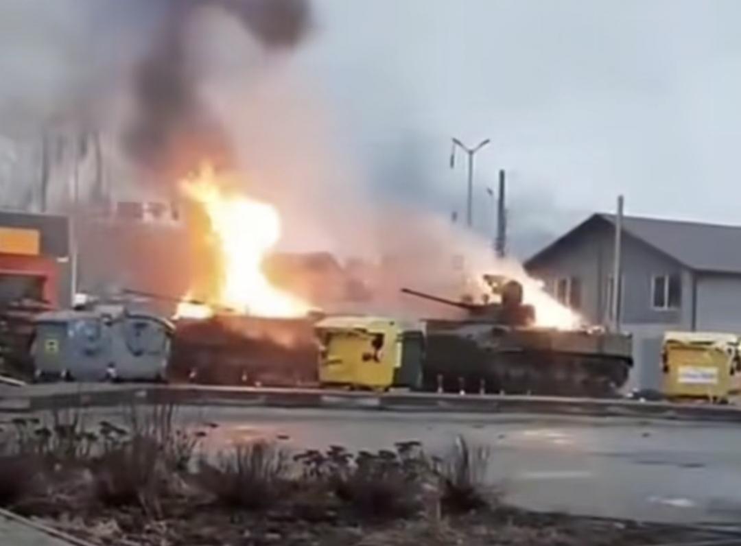 春节假期还没过，我们的两个邻国却打了起来。
    据外媒消息称，阿富汗两个军团