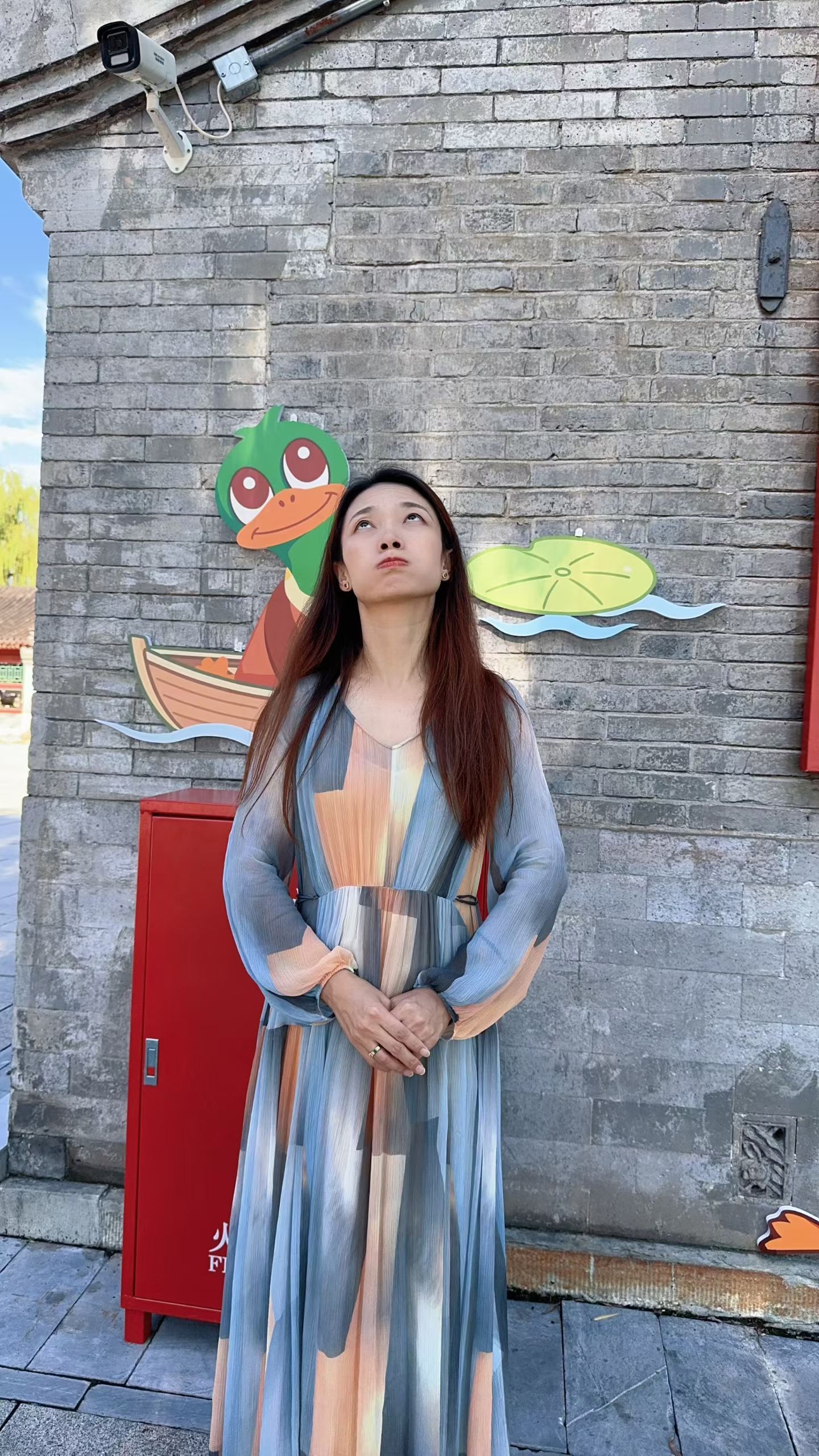 这个世界太吵了，人一定得有本事让自己静下来啊我真的特别喜欢有水、有树、有风的地方