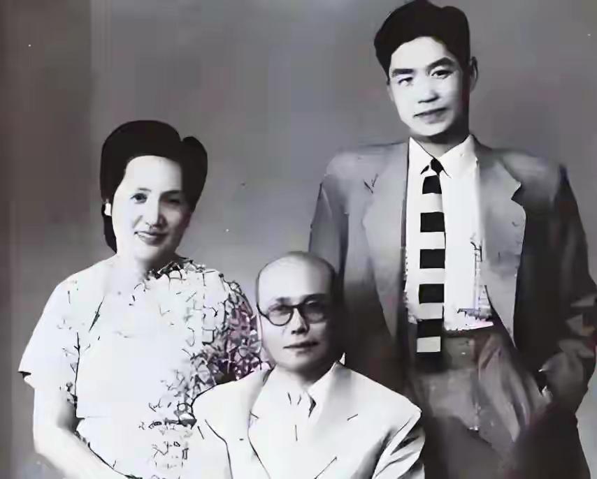 吴石妻定居美国后吐露真话：不回内地，是因为那里有我不愿面对的痛

这话一出，不少