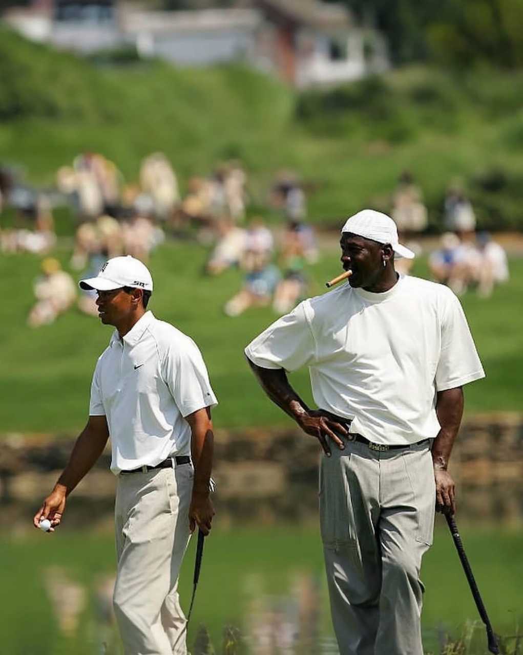 【来自投稿】2007年  迈克尔·乔丹和泰格·伍兹一起打高尔夫球 