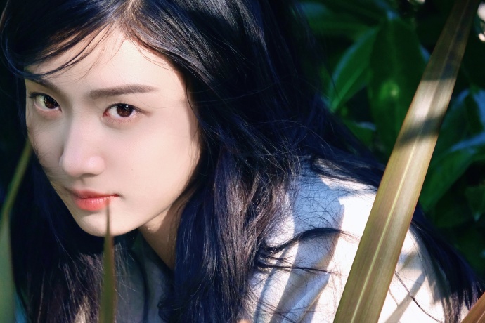 ：卢昱晓初夏大片我们噜噜晓这一组美得我心里软绵绵的 ​此女略施小计就能迷死我~野