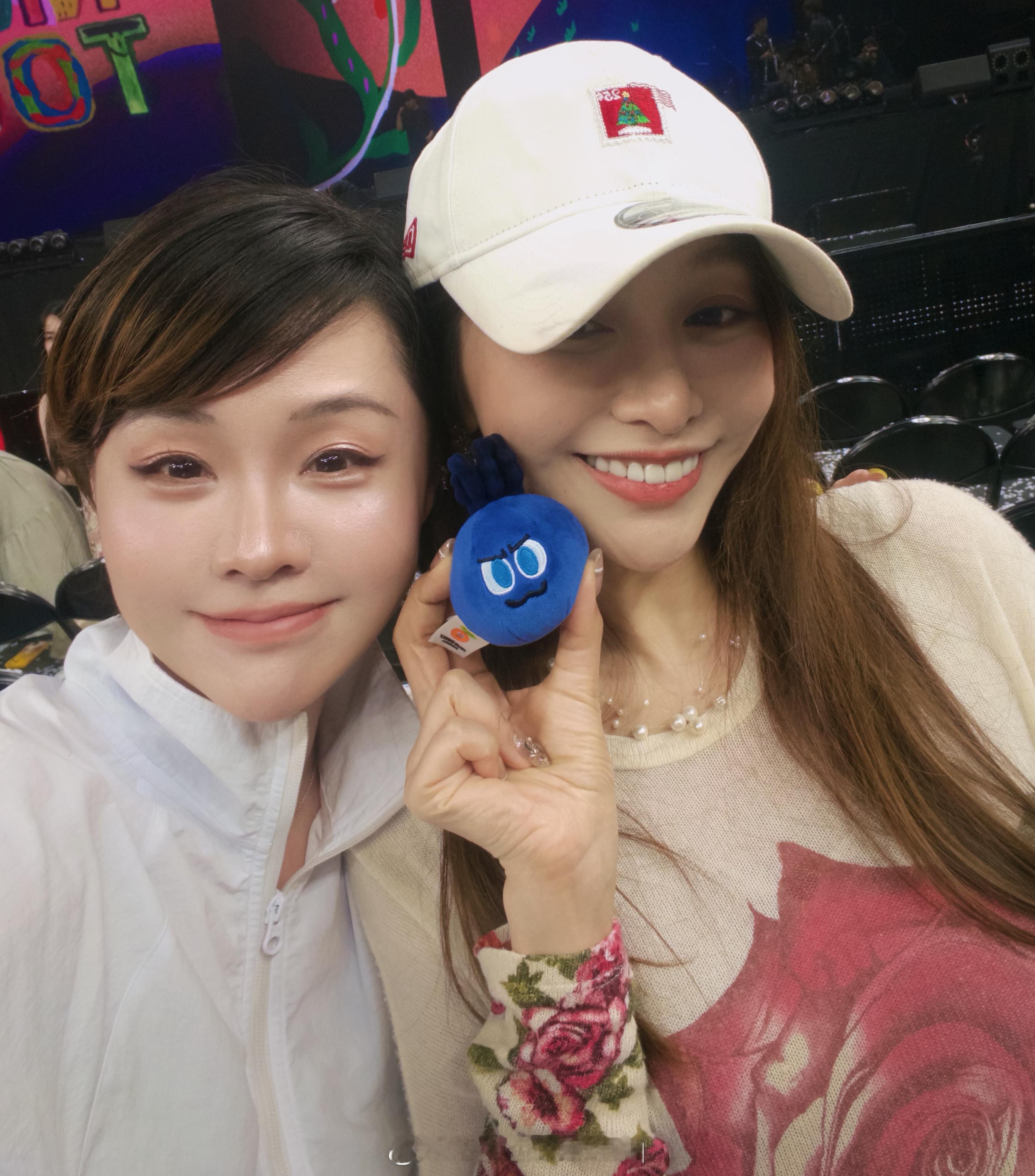 真的是魔都，竟然可以遇见我心心念念的蓝又时，还能跟她合影，《听说听说》，《天亮说