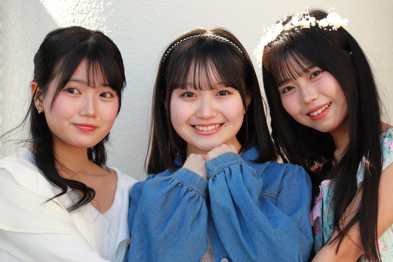 笑语盈盈，花枝招展