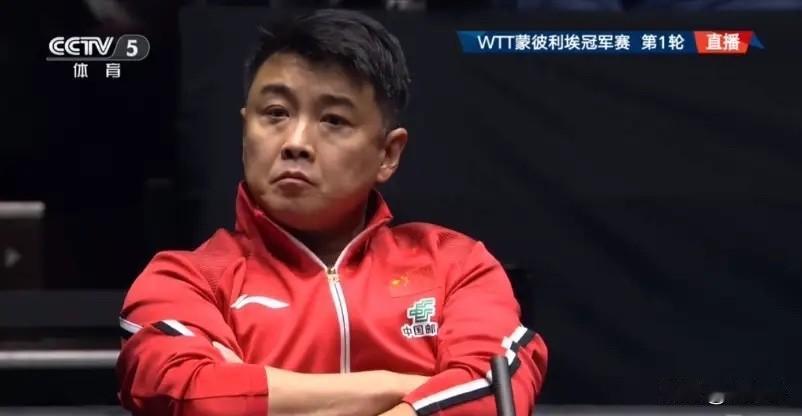 不得不说，王皓还是专业的，当周启豪被吴晙诚按着打，毫无办法时，王皓当即指出他的不