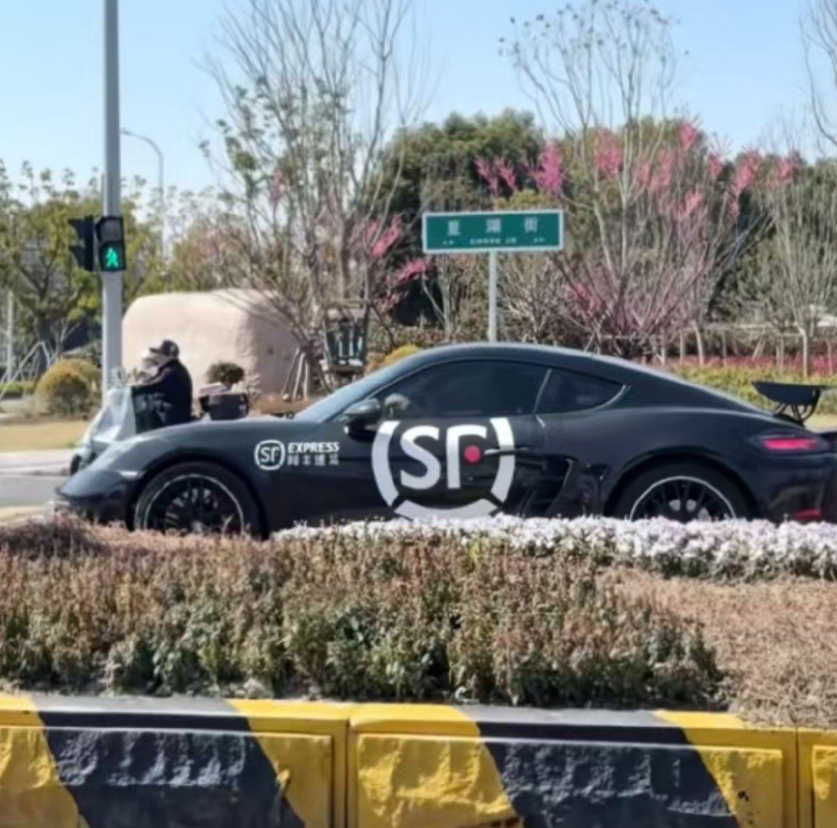 车若初见 前备厢送货，毫无违和感