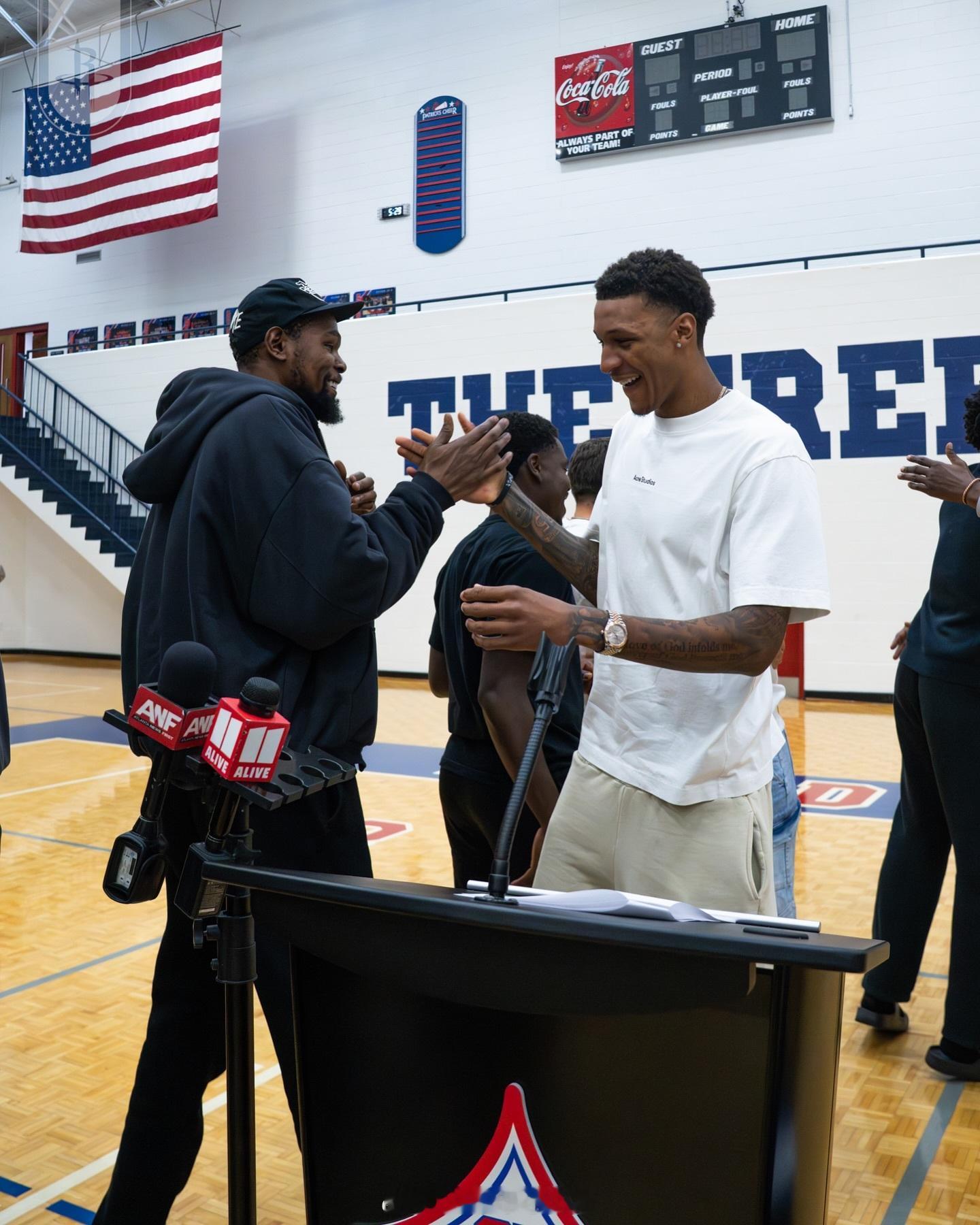 兄弟情小贾高中球衣退役小贾巴里史密斯高中球衣退役休斯顿火箭 ​​​