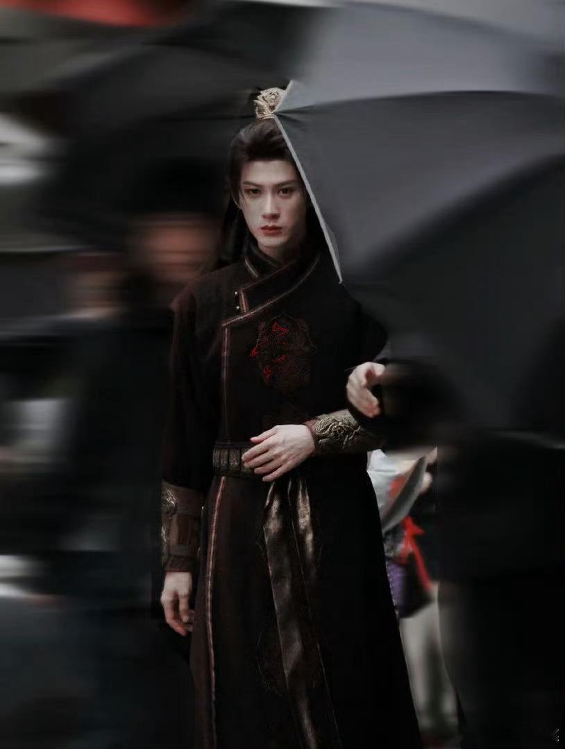 檀健次金冠束发高马尾檀健次谢却山金冠束发高马尾，帅之帅之。家主大人夯爆了😍 