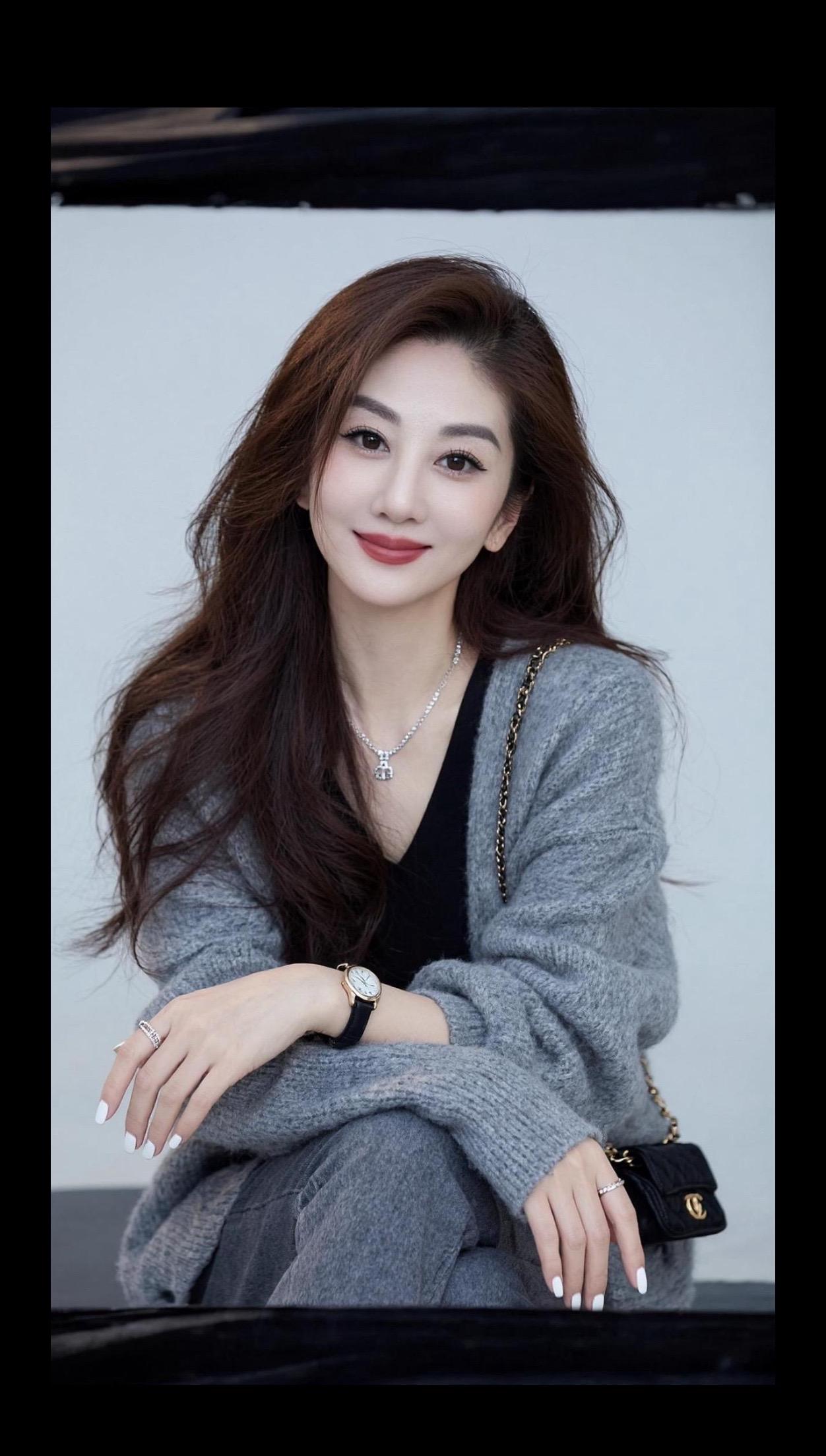 到了一定年纪，才发现人生有很多东西可有可无，可去可留的，剩下的越来越少...