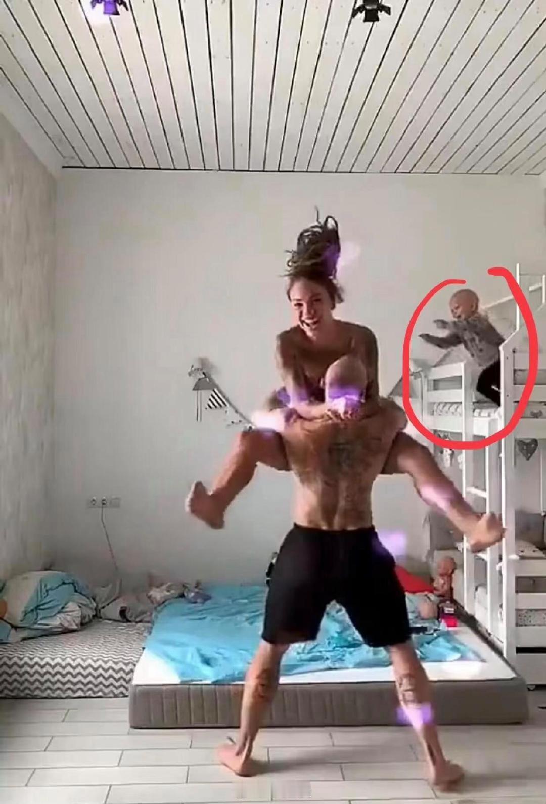 外国人少不是没有原因的……可怜的孩子！ 