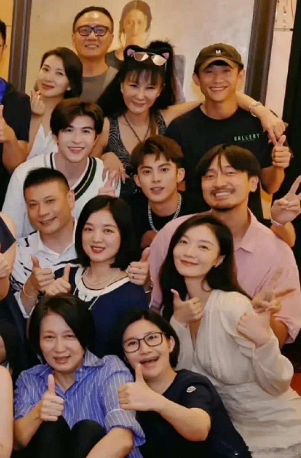 感觉这张照片上面的王鹤棣有种青春男大感 ​​​