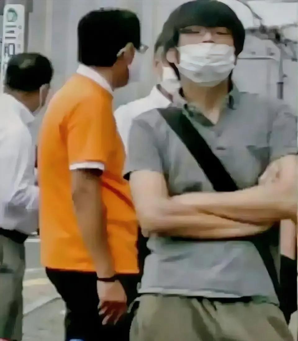 岸田文雄，
人在做天在看！