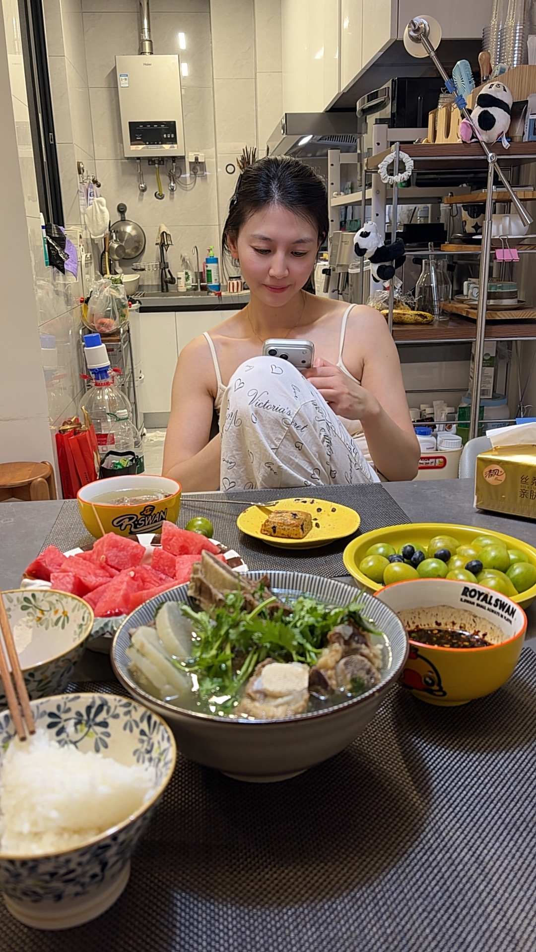 下班咯，回家，回家哈昨天把她吓到了，我人生第一次低血糖今天把我赶回家，我一看一堆