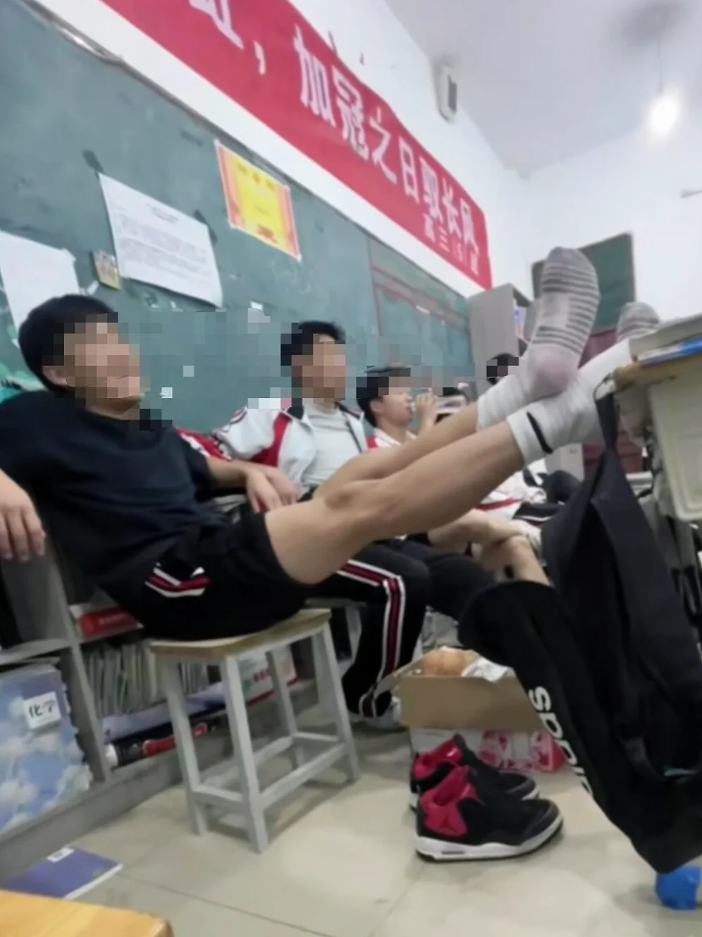 这样的小哥哥到底都是谁家的～