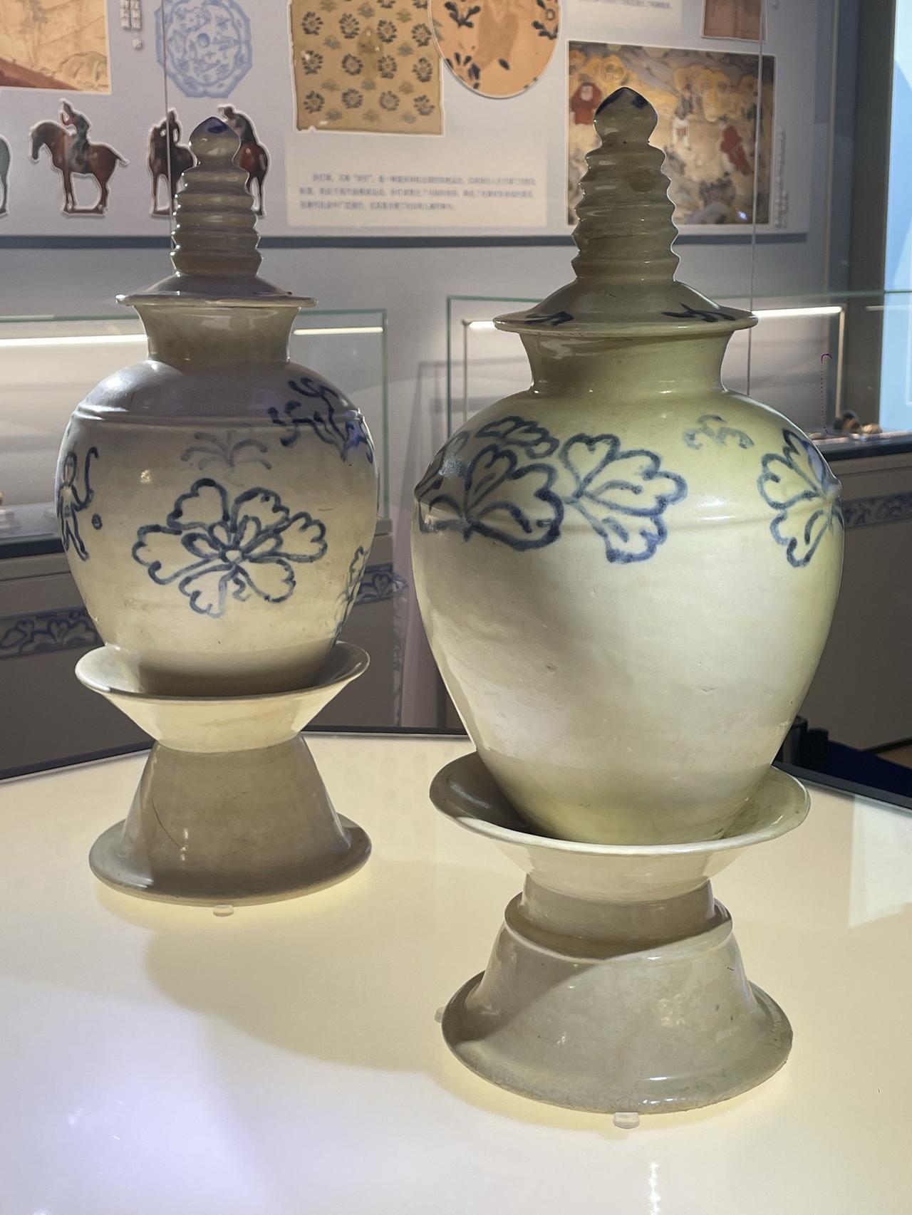 最近去郑州南水北调博物馆（原郑州博物馆），观看了丝路华章唐代青花瓷瑰宝展，这个展
