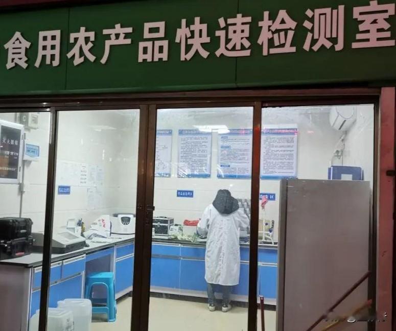 市场监管部门推出两项服务，应是行之效的举措。
第一，“你点我检”。 消费者在农贸