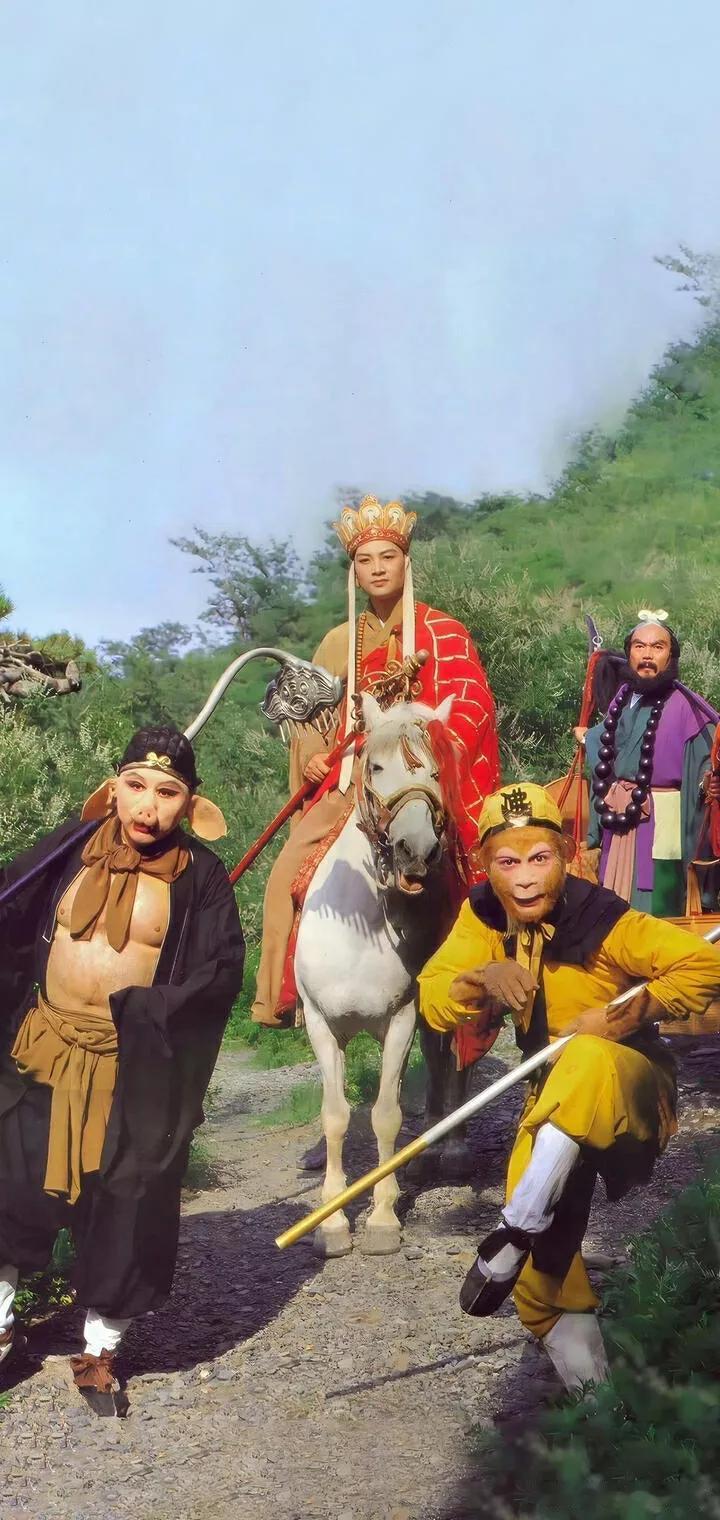 最近痴迷古装剧照，仿佛开启了一场穿越时空的冒险之旅！
看那精致的服饰，华丽的头饰