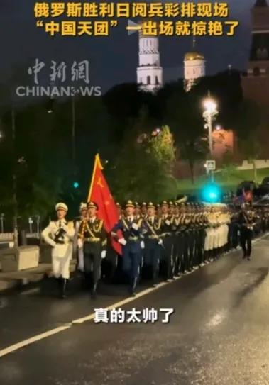 我们派遣仪仗队参加俄罗斯、墨西哥、哈萨克斯坦的阅兵式，派出的都是三军仪仗队，白色