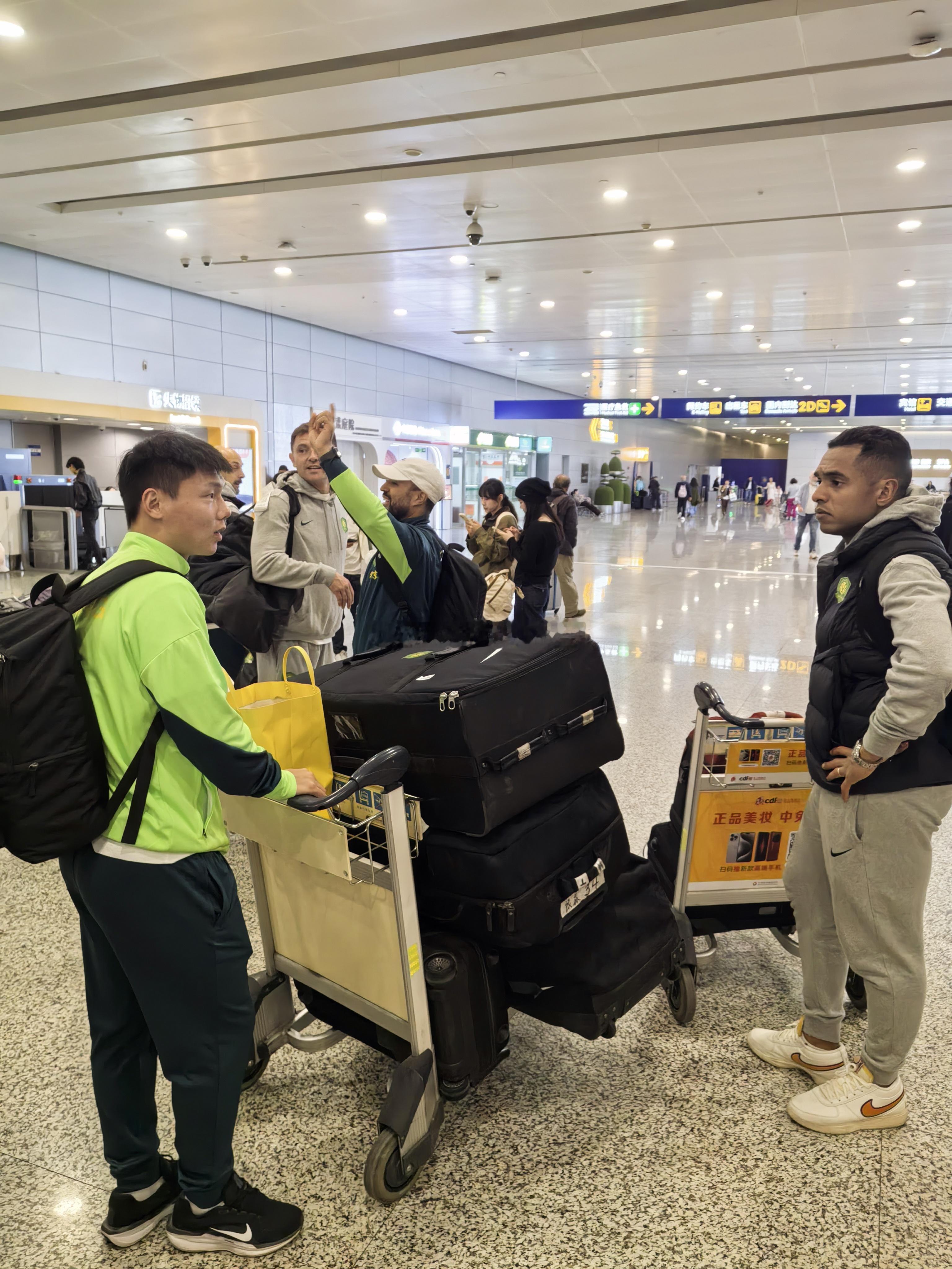 国安直接从越南到上海备战足协杯。 