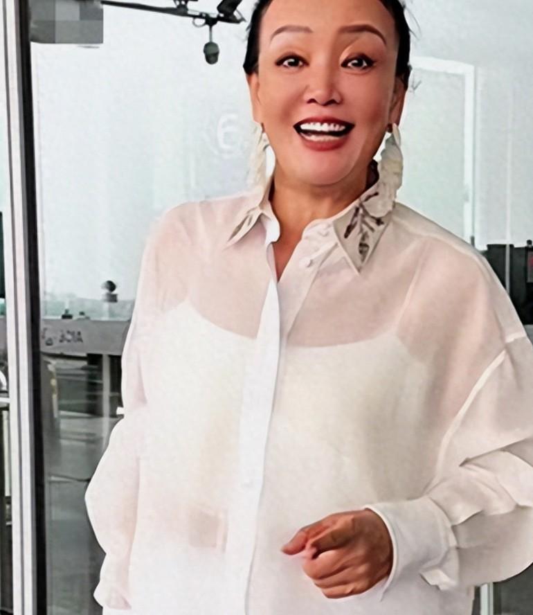 张兰大格局不会因前儿媳的恩怨情仇，影响对大孙子孙女发自肺腑的爱。
 
现在玥霖姐