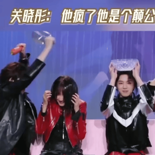 关晓彤宋亚轩甩锅姐弟 论如何让关晓彤CPU烧干？让宋亚轩玩传声筒就行了！弟弟面不