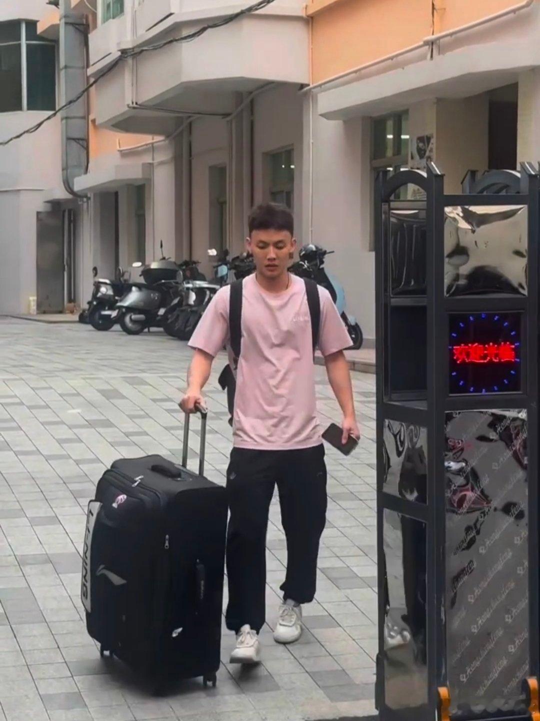 备战全运！广东男篮今天启程前往广州二沙岛集训广东宏远第十五届全运会我的观赛搭子 