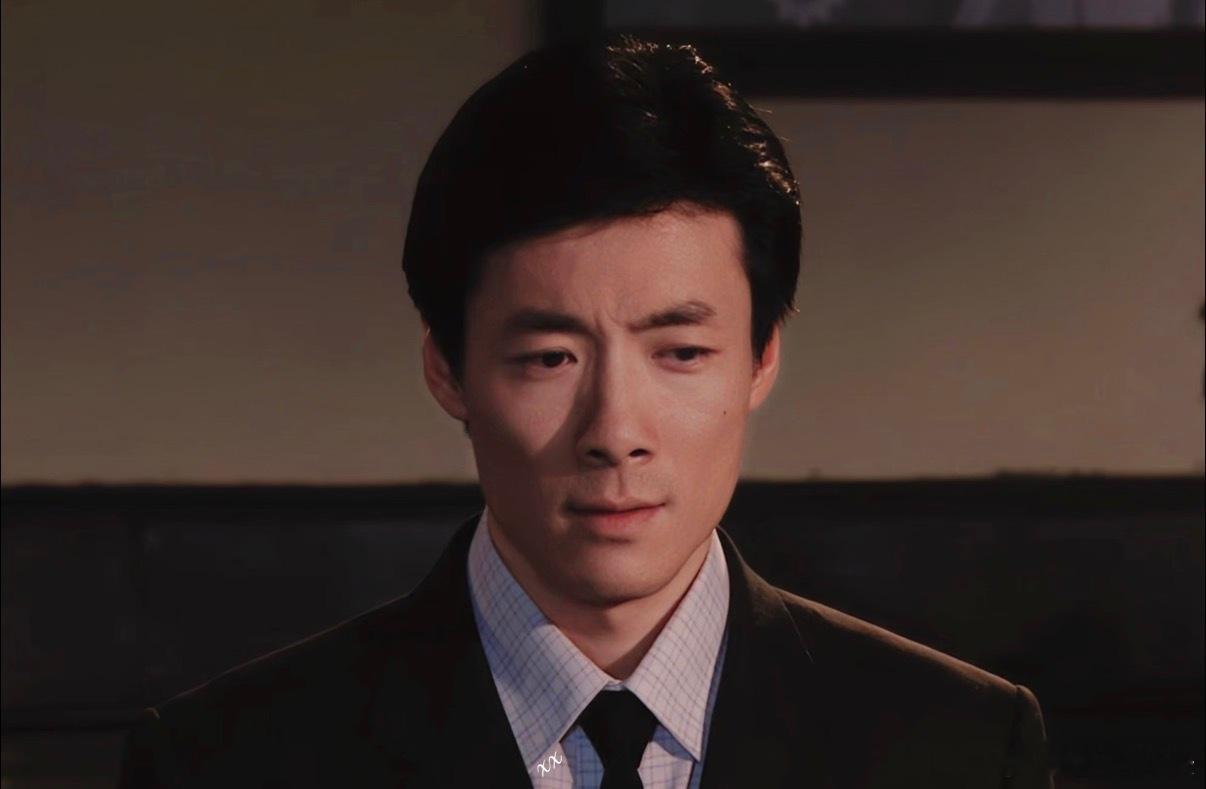 潜伏李涯新剧靠搓澡上位电视剧交锋看潜伏的时候总感慨李涯不懂变通，再看交锋的朱应甲