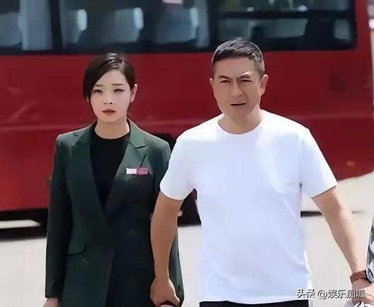 跟张嘉益演8次夫妻、拿过金鹰奖！闫妮海清都火了，为何观众依旧叫不出她名字？