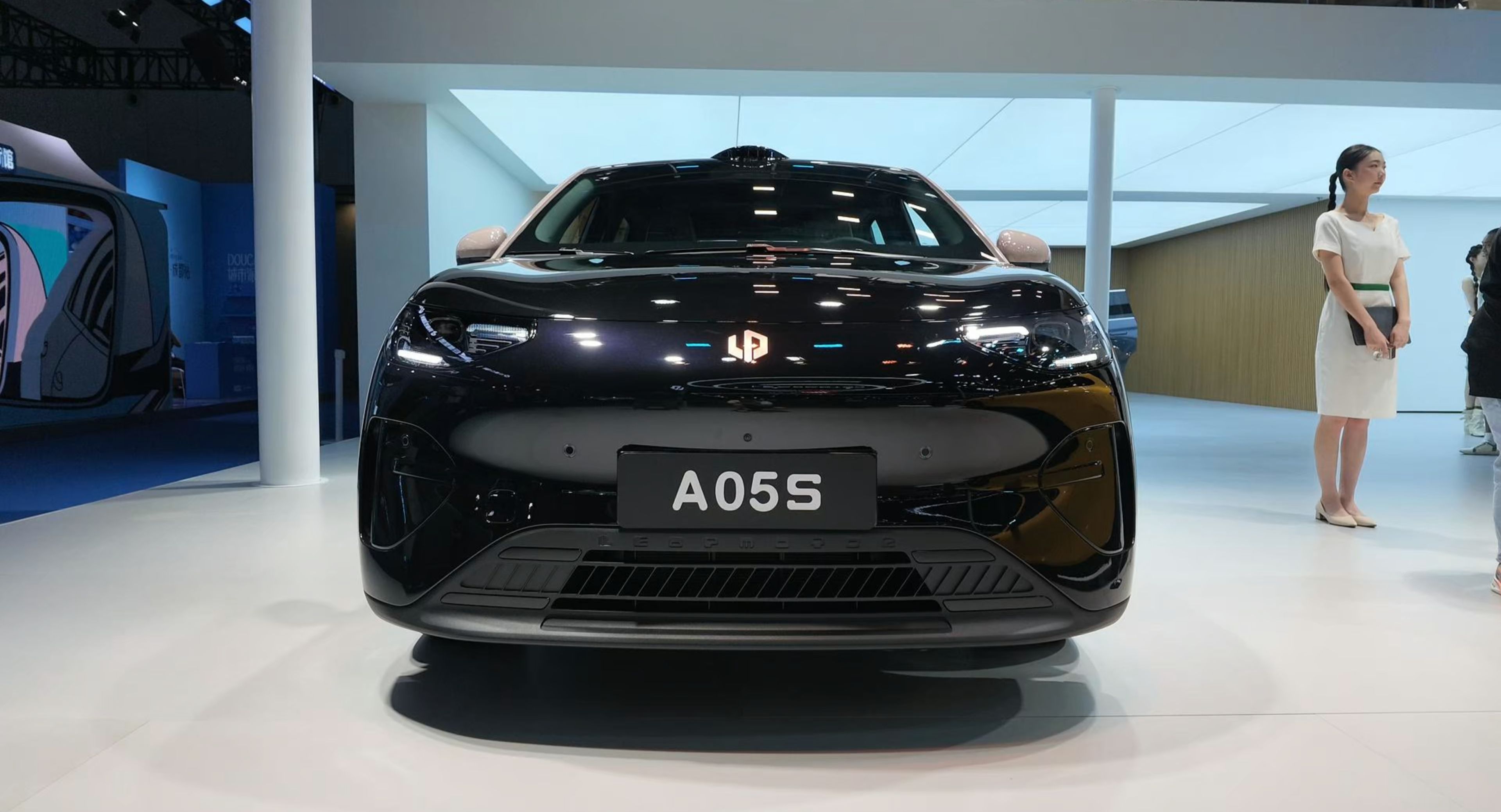 2027款零跑A05 S车展实拍，外观与内饰静态体验