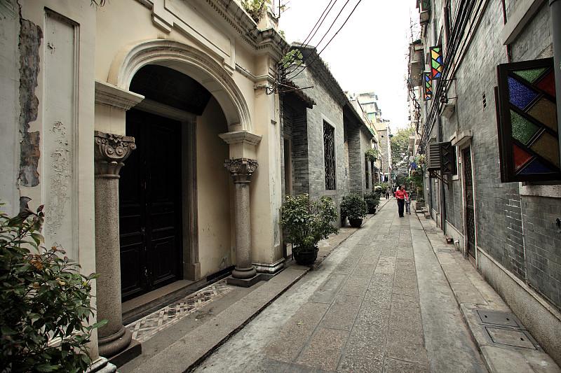 从西关到珠江，我的广州生活，满是岁月故事

初到广州，我先跌进了西关的旧时光里。