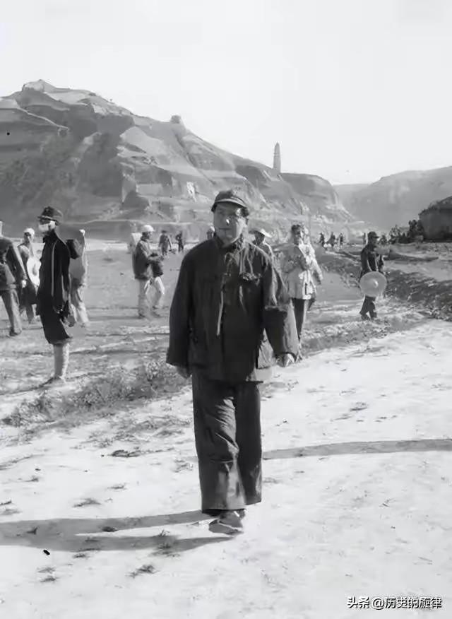 1955授衔名单公示当夜，徐海东和妻子坦言：排大将第二，不靠前线硬仗
 
195