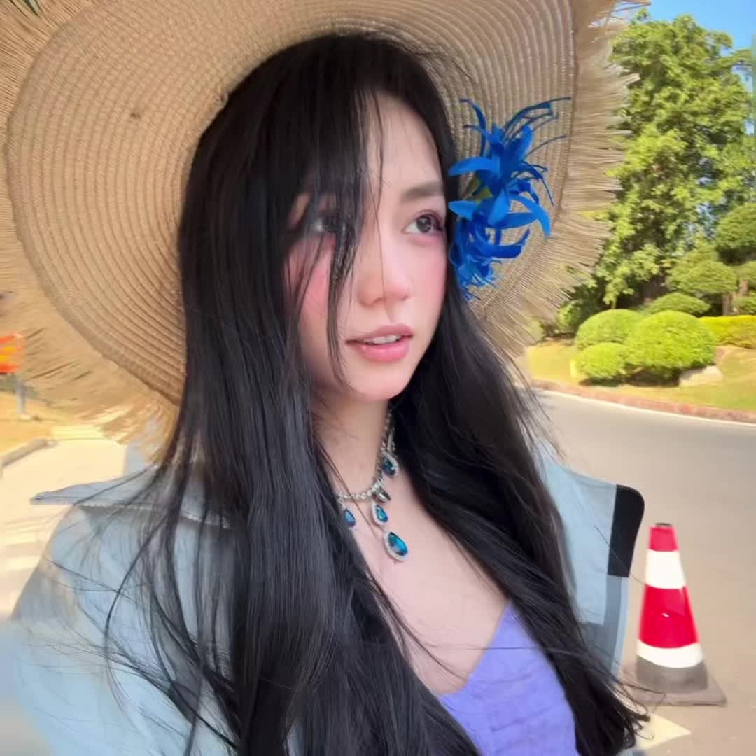 别因为 半路杀出来的小花 就不要了你自己辛苦养的玫瑰