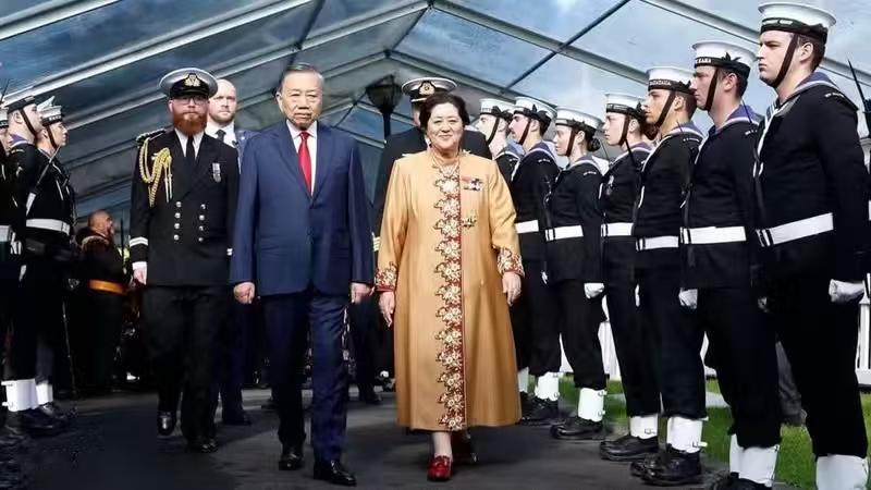 苏林率领越南高级代表团对新西兰进行国事访问，新西兰总督辛迪·基罗在奥克兰市主持欢