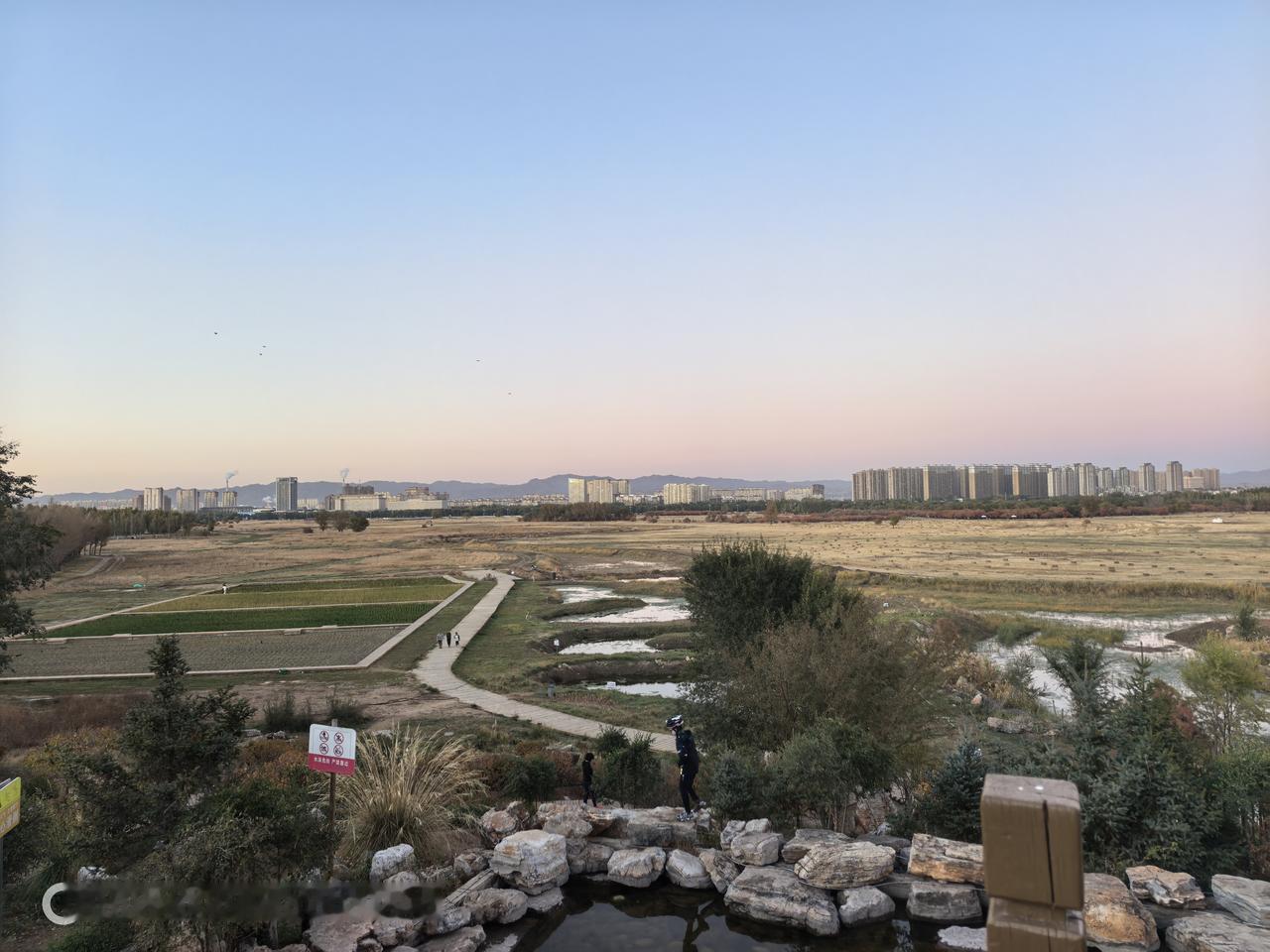 重阳登高，打卡包头赛罕塔拉城中公园骑行！