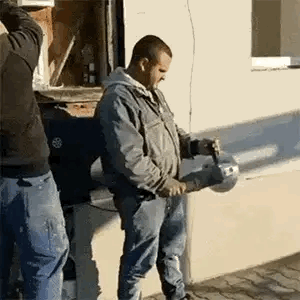 卧龙凤雏，得其一不管干什么活，都是轻轻松松。