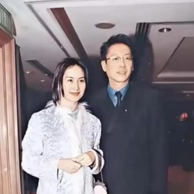 何超琼2000年就宣布离婚，可她就是不签字，硬拖了7年。

这7年，外界看得最热