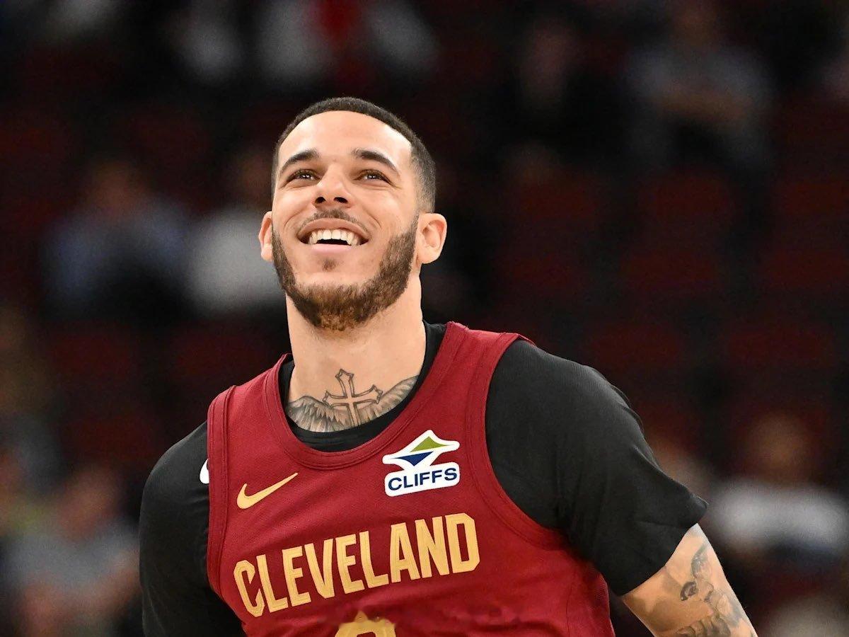 Jed Katz认为朗佐·鲍尔是火箭队在买断市场上的潜在目标。“休斯顿只需要鲍尔