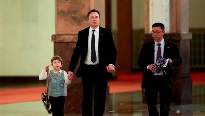 马斯克带幼子现身高规格场合，根本不是凑热闹
 
要说最近刷屏的名场面，莫过于马斯