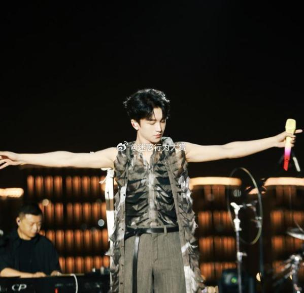 #Z纪元银河左岸音乐节#总有音乐节在等待我们去～狠狠期待住了！ ​​​