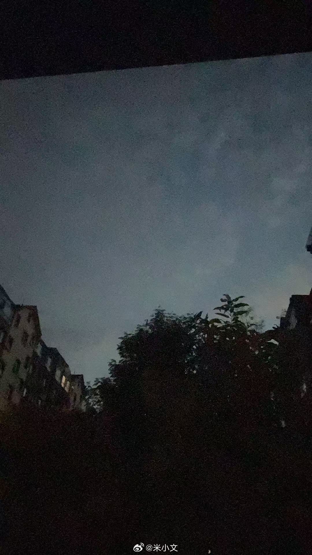 曲婉婷患癌哦，那是要去治疗的呀记得她妈妈蛮会挣的，她估计不像普通人那般为医疗费发