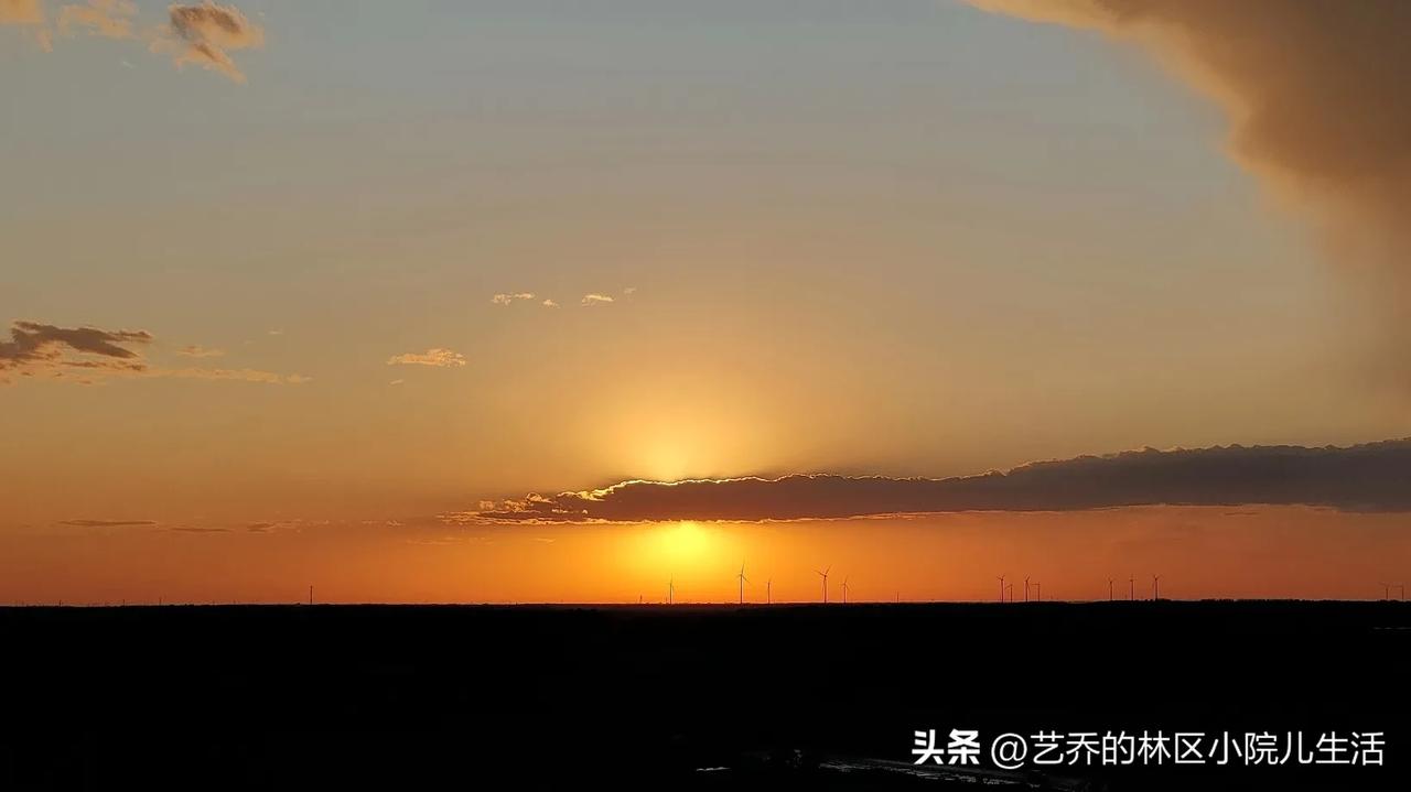 晒晒你拍的夕阳西下时的美丽风景 古诗云：“夕阳西下，断肠人在天涯。”我却觉得，未