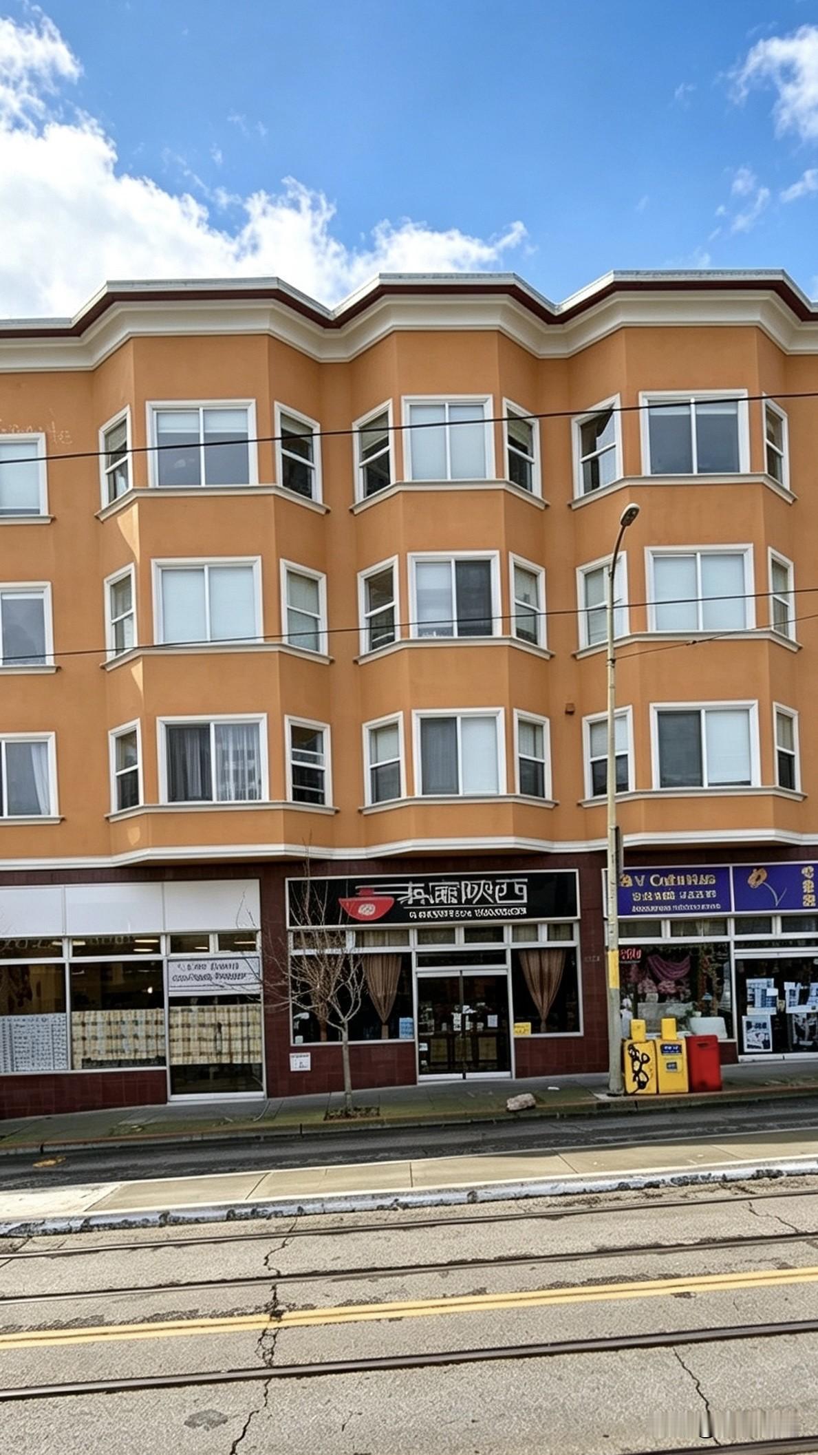 路过旧金山Judah街上的老陕面馆，正好想吃点面食，就进去尝尝。

店面不算大，