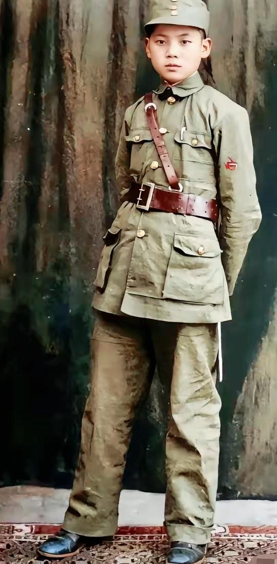 杨复兴（藏名班麻旺秀），新中国最年轻的开国大校，也是卓尼末代土司，被称为“娃娃司