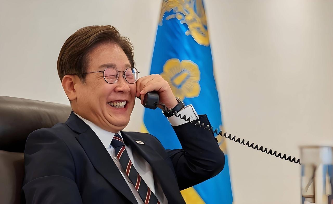 外国记者曾问韩国总统李在明：若中国武统台湾，你会不会出手？李在明笑着回答：那是人