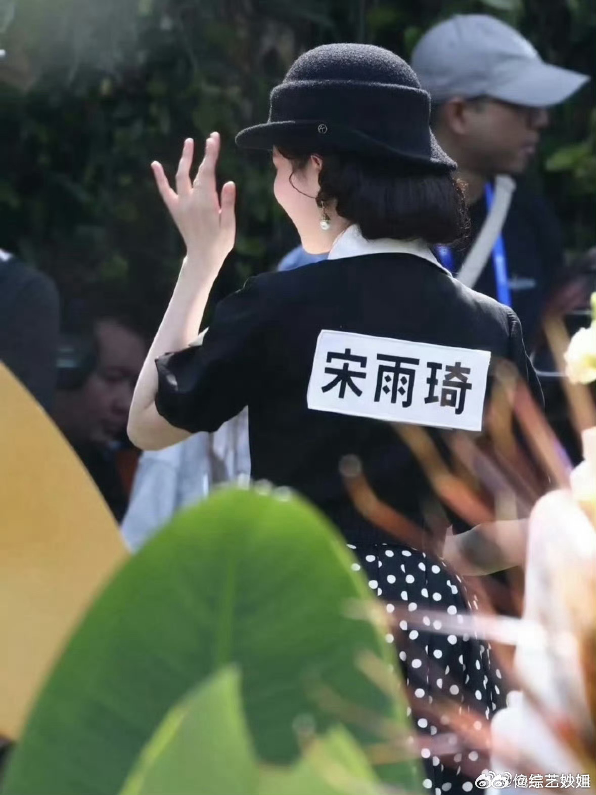 细节永远最动人！奔跑吧开录，雨琦因伤缺席，白鹿默默贴上她的名牌，923永远是双向