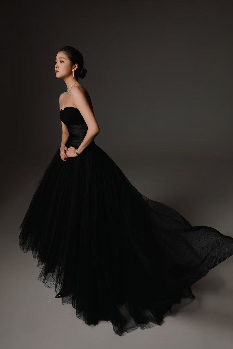 关晓彤复古女爵look关晓彤复古黑色抹胸长裙  新风格！！好美！ 