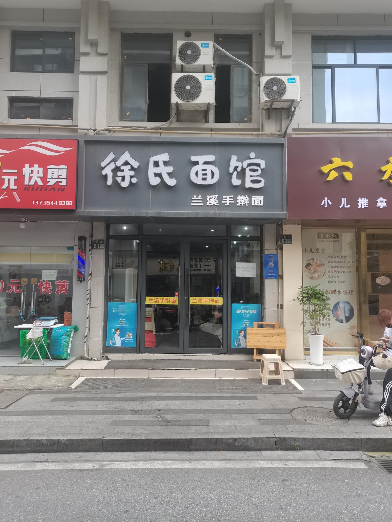 旅行，是一场探索未知的奇妙旅程，而吃，则无疑是这旅程中不可或缺的重要一环。它就像