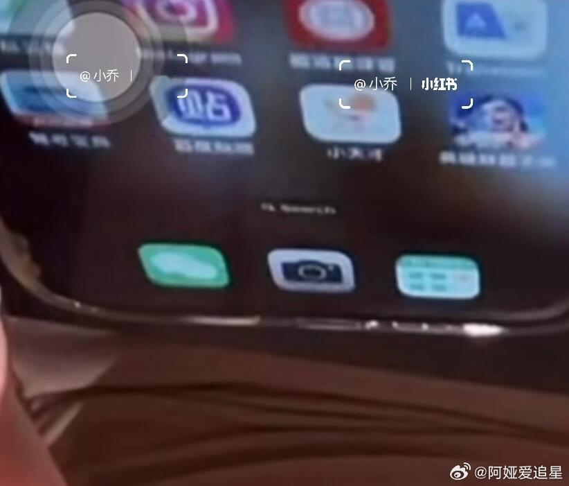 赵露思竟然还有用百度贴吧，我以为这个软件早都没了呢赵露思直播拍商务 ​​​